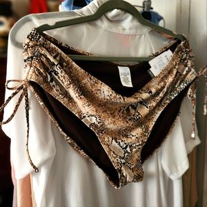 Time and Tru plus size 1X swim bottoms only!